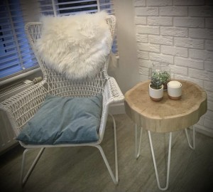 Coffee table 50/60 cm  on steel white legs 