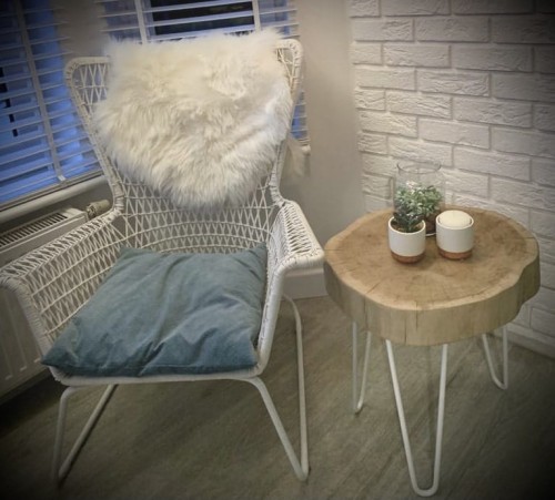 Stolik kawowy plaster drewna jesion/dąb na białych stalowych nogach